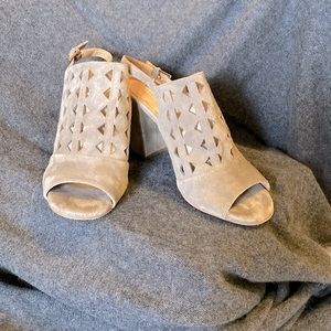 Ladies grey suede sandals
